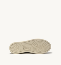 Load image into Gallery viewer, Sneakers Medalist White And Black