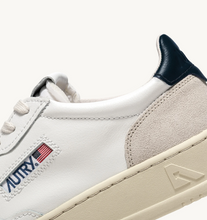 Load image into Gallery viewer, Sneakers Medalist White And Black