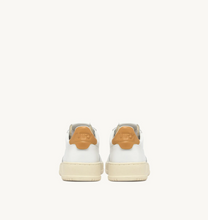 Load image into Gallery viewer, Sneakers Medalist White And Honey