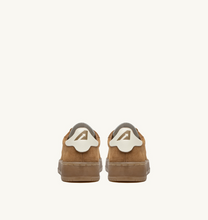 Load image into Gallery viewer, Dallas Low Sneakers In Marshmallow And Cigar Suede
