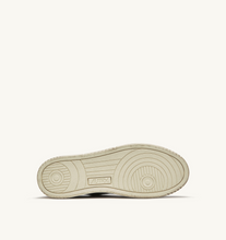 Load image into Gallery viewer, Sneakers Medalist Super Vintage in White Black And Silver Leather