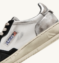 Load image into Gallery viewer, Sneakers Medalist Super Vintage in White Black And Silver Leather