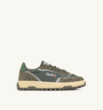 Load image into Gallery viewer, Sneakers Wildpace Low In Military