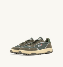 Load image into Gallery viewer, Sneakers Wildpace Low In Military