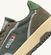 Load image into Gallery viewer, Sneakers Wildpace Low In Military