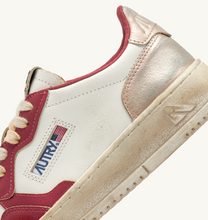 Load image into Gallery viewer, Sneakers Medalist Super Vintage in White Rose And Copper