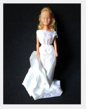 Load image into Gallery viewer, Camiseta Alejandría La Morgue