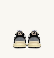 Load image into Gallery viewer, Hyperway Sneakers In Black