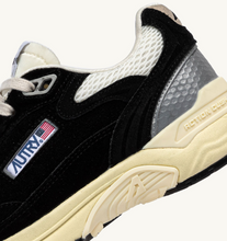 Load image into Gallery viewer, Hyperway Sneakers In Black