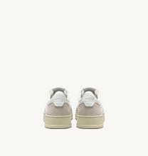 Load image into Gallery viewer, Sneakers Medalist In White Leather And Beige Suede
