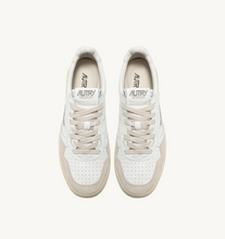 Load image into Gallery viewer, Sneakers Medalist In White Leather And Beige Suede