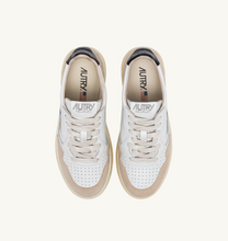 Load image into Gallery viewer, Sneakers Medalist Low In White And Black