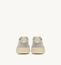 Load image into Gallery viewer, Sneakers Medalist Low Sneakers In White And Pelican Suede And Leather