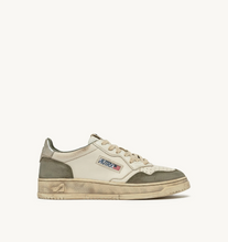 Load image into Gallery viewer, Sneakers Medalist Super Vintage In White And Silver Leather And Lizard Suede