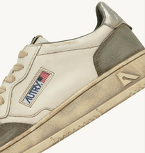 Load image into Gallery viewer, Sneakers Medalist Super Vintage In White And Silver Leather And Lizard Suede