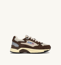 Load image into Gallery viewer, Hyperway Sneakers In Sand And Brick Red Mesh And Suede