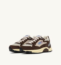Load image into Gallery viewer, Hyperway Sneakers In Sand And Brick Red Mesh And Suede