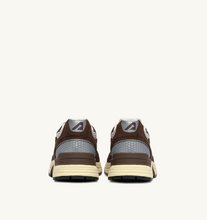 Load image into Gallery viewer, Hyperway Sneakers In Sand And Brick Red Mesh And Suede