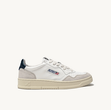 Load image into Gallery viewer, Sneakers Medalist White And Blue
