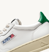 Load image into Gallery viewer, Sneakers Medalist White And Green

