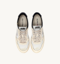 Load image into Gallery viewer, Sneakers Medalist Super Vintage White And Blue
