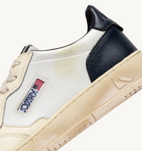 Load image into Gallery viewer, Sneakers Medalist Super Vintage White And Blue
