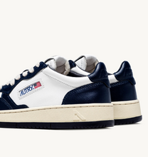 Load image into Gallery viewer, Sneakers Medalist White And Blue Leather
