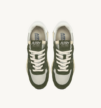 Load image into Gallery viewer, Reelwind Sneakers In Green And White Nylon And Suede
