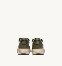 Load image into Gallery viewer, Sneakers Medalist Super Vintage Military Green And Brown
