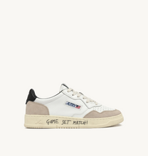 Load image into Gallery viewer, Sneakers Medalist White And Black With Lettering
