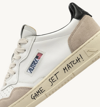 Load image into Gallery viewer, Sneakers Medalist White And Black With Lettering
