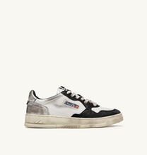 Load image into Gallery viewer, Sneakers Medalist Super Vintage in White Black And Silver Leather
