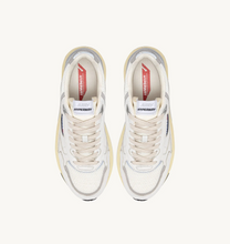 Load image into Gallery viewer, Hyperway Sneakers In White

