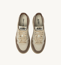 Load image into Gallery viewer, Sneakers Medalist Super Vintage In White And Silver Leather And Burned Suede
