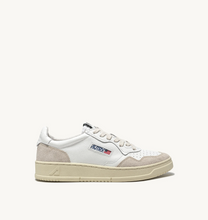 Load image into Gallery viewer, Sneakers Medalist In White Leather And Beige Suede
