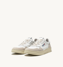 Load image into Gallery viewer, Sneakers Medalist In White Leather And Beige Suede
