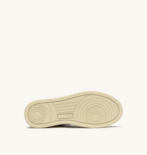 Load image into Gallery viewer, Sneakers Medalist Low Sneakers In White And Pelican Suede And Leather
