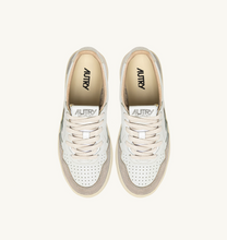 Load image into Gallery viewer, Sneakers Medalist Low Sneakers In White And Pelican Suede And Leather
