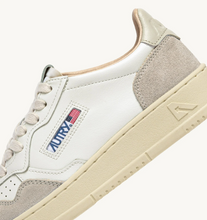 Load image into Gallery viewer, Sneakers Medalist Low Sneakers In White And Pelican Suede And Leather
