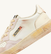 Load image into Gallery viewer, Sneakers Medalist Super Vintage In Vanilla White And Mauve Leather
