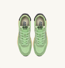 Load image into Gallery viewer, Reelwind Sneakers In Pistachio And Black Nylon And Suede
