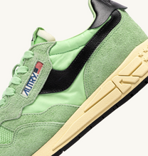 Load image into Gallery viewer, Reelwind Sneakers In Pistachio And Black Nylon And Suede

