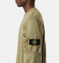 Load image into Gallery viewer, Crew neck sweatshirt 'Seasonal Pocket' Military Green
