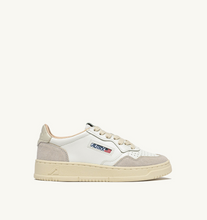 Load image into Gallery viewer, Sneakers Medalist Low Sneakers In White And Pelican Suede And Leather
